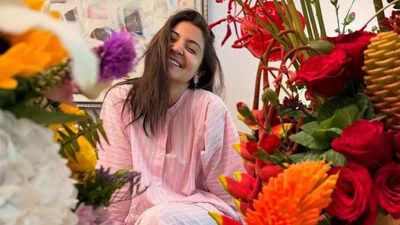 Anushka Sharma looks fresh as a daisy in her latest birthday photo, thanks fans for their love